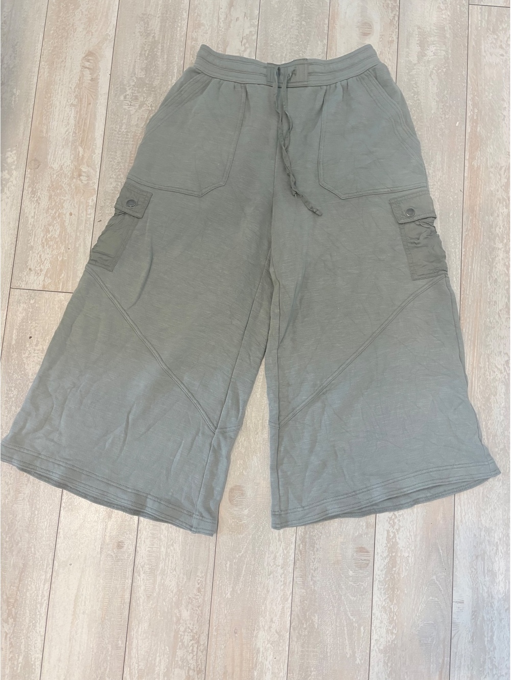 Daily Practice XS Sage Green Wide Leg Cargo Utility Pants Cropped